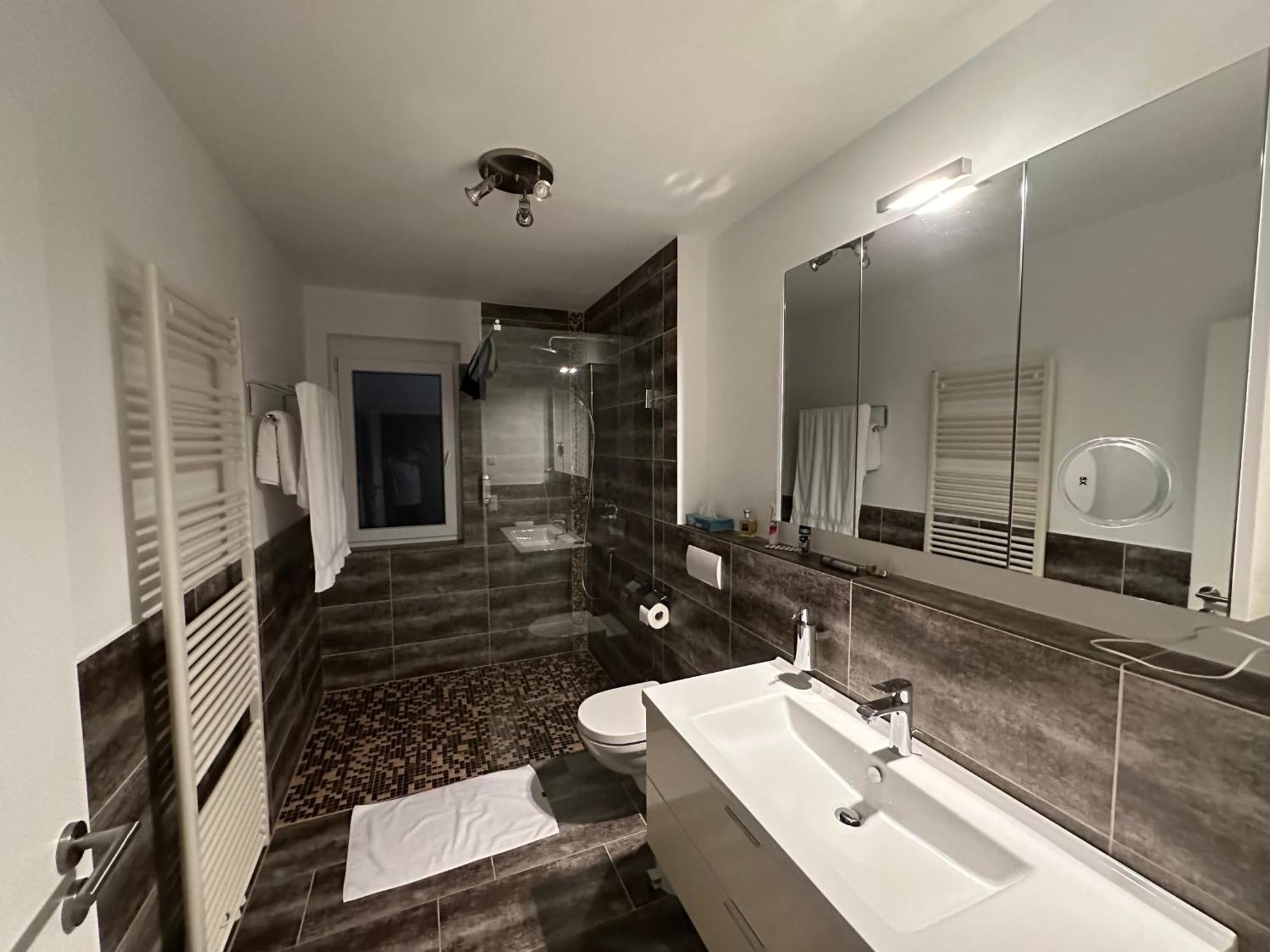 2-Zimmer-Ferienwohnung Mit Hotelservice Und 2 Balkons - Golf, Bike Und Wellness Im Markgraeflerland Bad Bellingen Extérieur photo